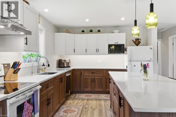 4pc Ensuite bath - 9487 Maas Park Drive, Mount Forest, ON N0G2L0 Photo 5