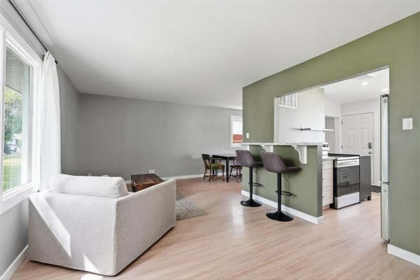 Living room - 949 Consol Avenue, Winnipeg, MB R2K1T7 Photo 5