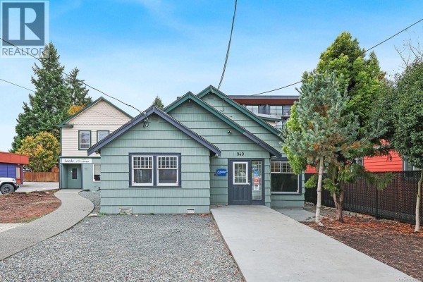 949 Fitzgerald Ave, Courtenay, BC V9N2R6 Photo 2