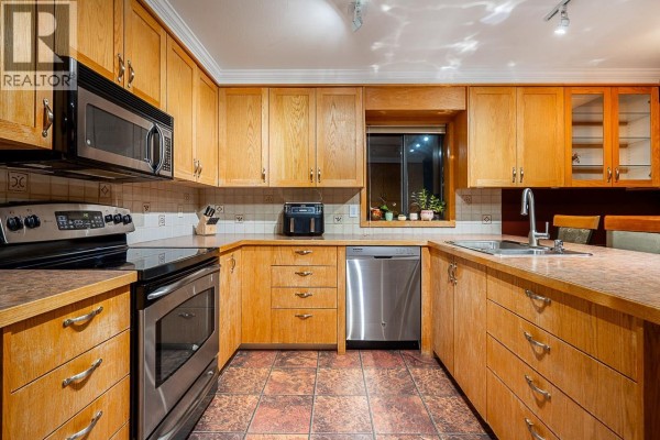 949 Lynwood Avenue, Port Coquitlam, BC V3B6J7 Photo 3