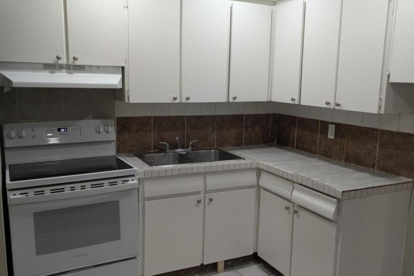 949 Main Street E, Hamilton, ON, photo 3