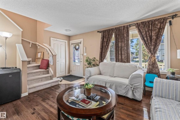Family room - 949 Valour Wy Nw, Edmonton, AB T5E6P2 Photo 4