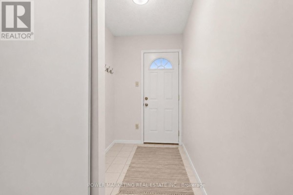 Living room - 95 - 3415 Uplands Drive, Ottawa, ON K1V9N4 Photo 3