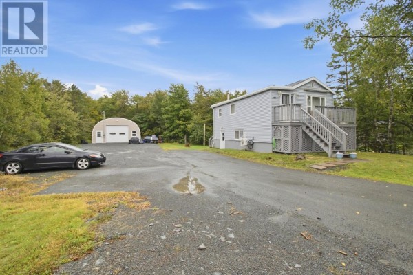 Living room - 95 1 Highway, Mount Uniacke, NS B0N1Z0 Photo 3