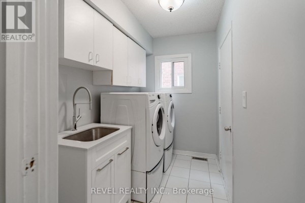 95 Cinrickbar Drive, Toronto, ON M9W6W7 Photo 5