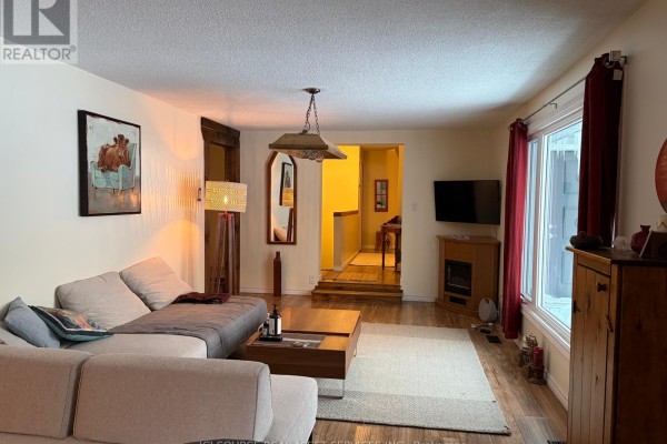 Bedroom 3 - 95 Melrose Avenue, Wasaga Beach, ON L9Z2T2 Photo 3