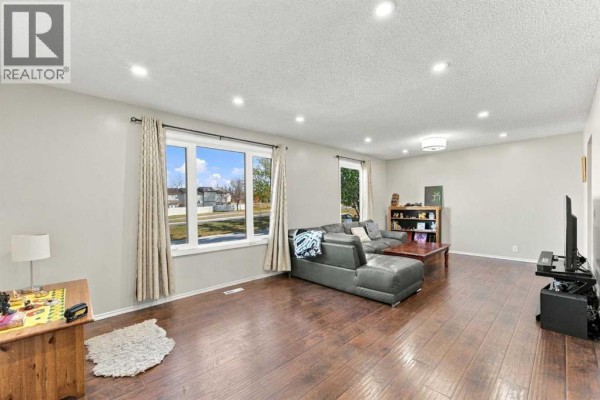 Primary Bedroom - 95 Rundleson Way Ne, Calgary, AB T1Y3H7 Photo 3