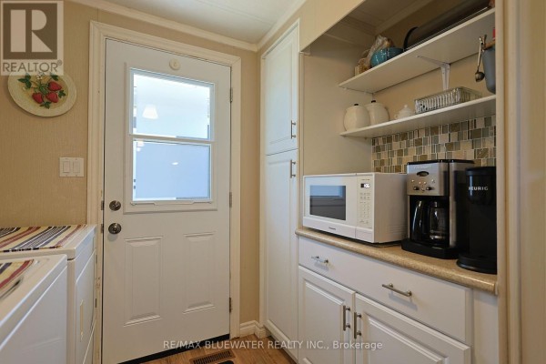 White washer, dryer, microwave, coffee maker, Keurig - 95 Shannon Boulevard South Huron