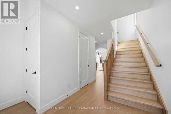 Mud room - 95 Sheldabren Street, North Middlesex, ON N0M1A0 Photo 5