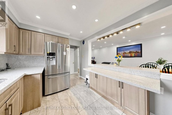 95 Snowood Court, Toronto, ON M3N1E7 Photo 2