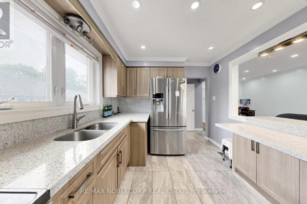 95 Snowood Court, Toronto, ON M3N1E7 Photo 3