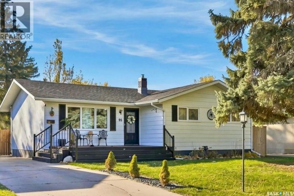95 St Lawrence Crescent, Saskatoon
