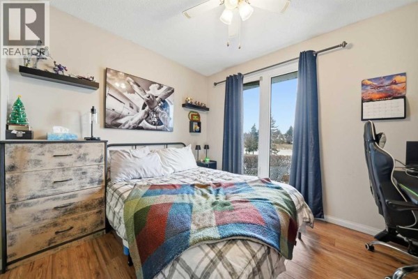 Bedroom - 95 Summerwood Road, Airdrie, AB T4B1K1 Photo 5