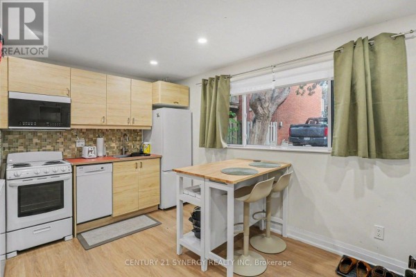 Bathroom - 95 Templeton Street, Ottawa, ON K1N6X4 Photo 5