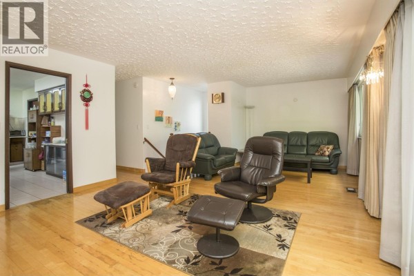 950 E 38th Avenue, Vancouver, BC V5W1J3 Photo 4