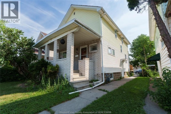 5pc Bathroom - 950 Elsmere, Windsor, ON N9A2A9 Photo 2
