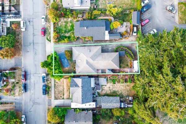 Overhead aerial view of the house and property boundaries at 950 Mcdonald St, Duncan. - 950 Mcdonald St, Duncan