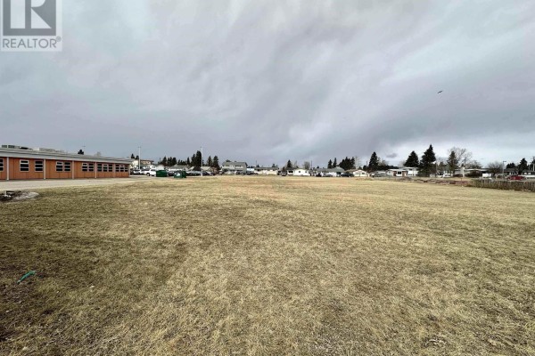 9504 100th Avenue, Fort St  John, BC V1J1X7 Photo 3
