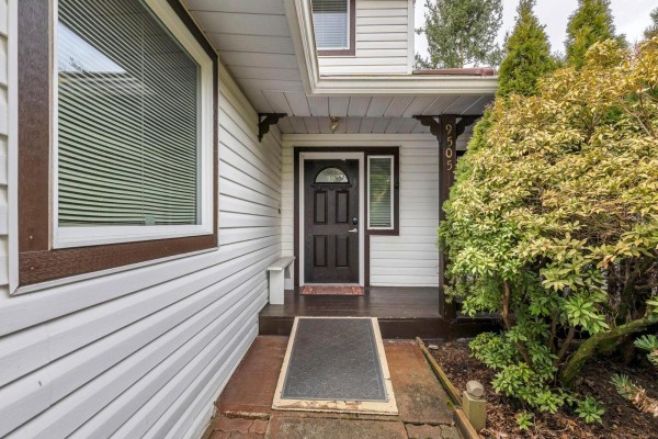 9505 161 Street, Surrey, BC V4N2P3 Photo 4
