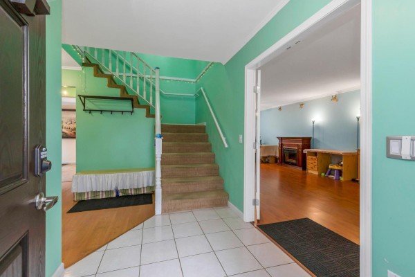 9505 161 Street, Surrey, BC V4N2P3 Photo 5