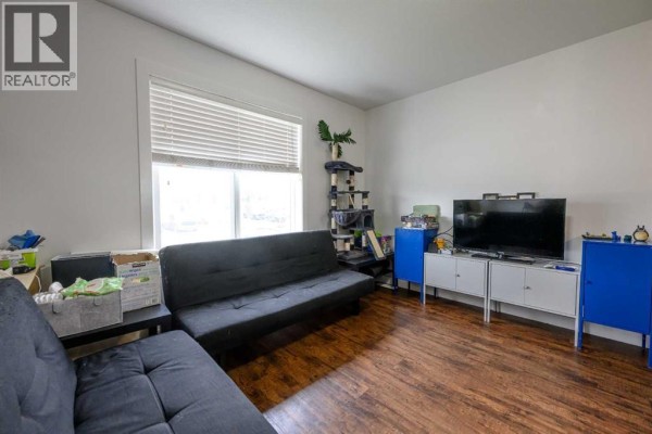 Kitchen - 9507b 112 Avenue, Clairmont, AB T8X5C8 Photo 3