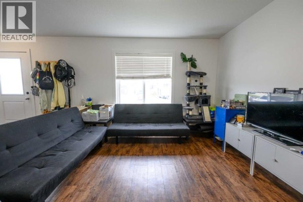 Living room - 9507b 112 Avenue, Clairmont, AB T8X5C8 Photo 4