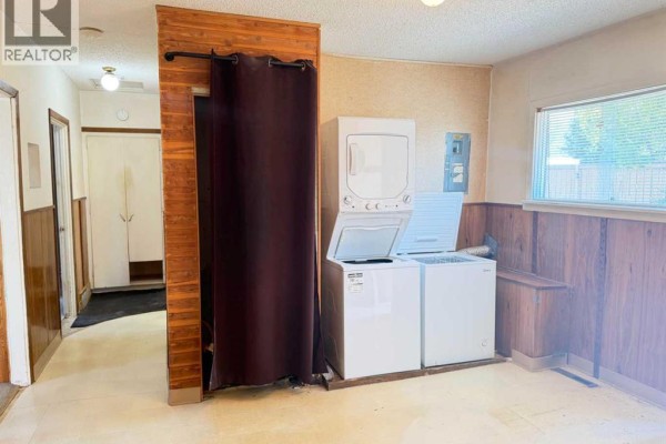 4pc Bathroom - 9508 104 Avenue, Grande Prairie, AB T8V1E3 Photo 4