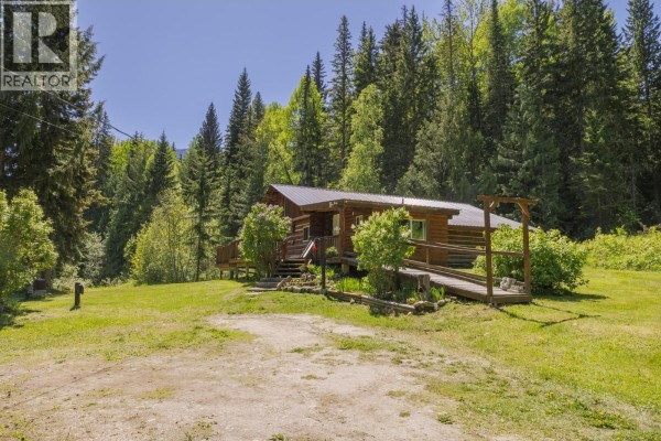9509 Dunster-croydon Road, Dunster, BC, photo 2