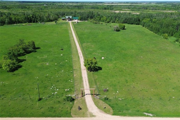 Great room - 95093 127n Road N, Laurier, MB R0J1A0 Photo 2