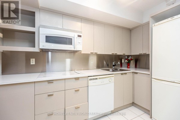 951 - 111 Elizabeth Street, Toronto, ON M5G1P7 Photo 5