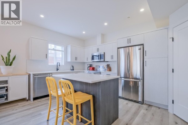 951 Stockwell Avenue, Kelowna, BC, photo 3