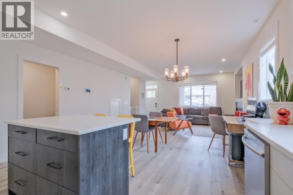 3pc Ensuite bath - 951 Stockwell Avenue, Kelowna, BC V1Y6W3 Photo 5