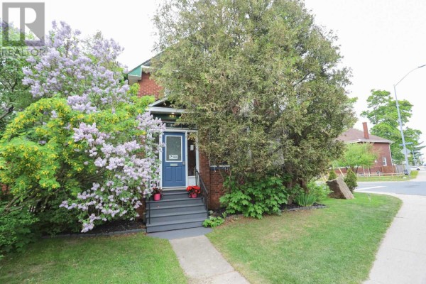 Foyer - 951 Wellington St E, Sault Ste  Marie, ON P6A2N8 Photo 5