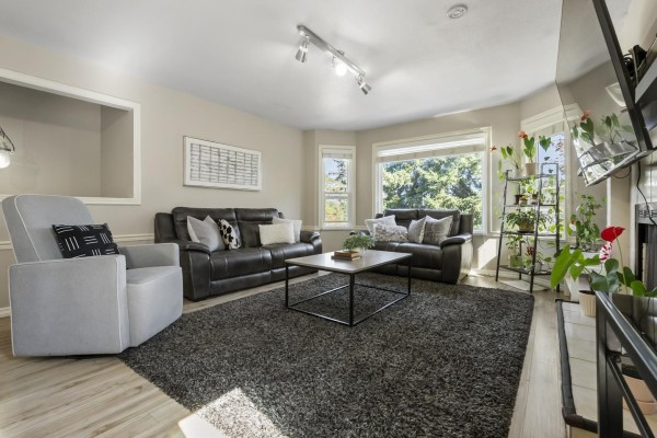 9511 160 Street, Surrey, BC V4N2N9 Photo 3