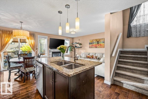 Kitchen - 9518 Simpson Co Nw, Edmonton, AB T6R0T8 Photo 3
