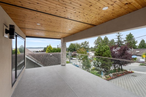 952 Parker Street, White Rock, BC V4B4R4 Photo 5