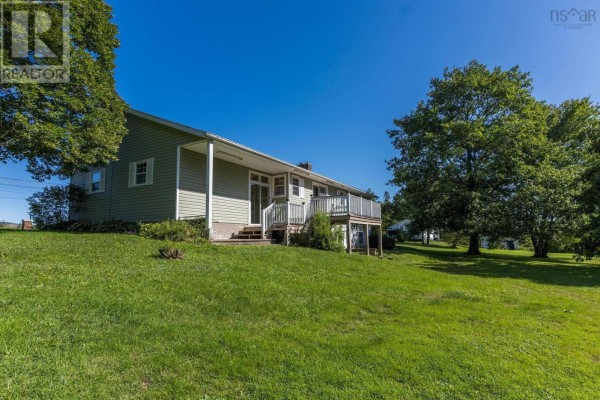 Living room - 9520 Highway 1, Bridgetown East, NS B0S1C0 Photo 2