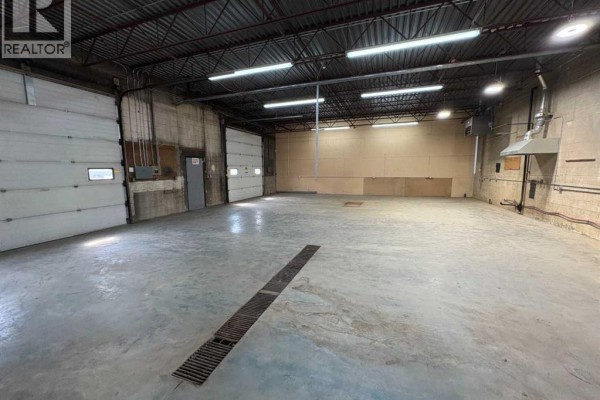 9521 90 Avenue, Peace River, AB T8S1G8 Photo 2