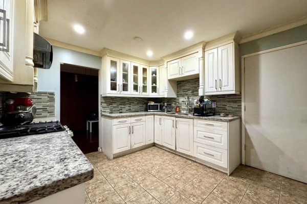 9525 125a Street, Surrey, BC V3V4Z3 Photo 4