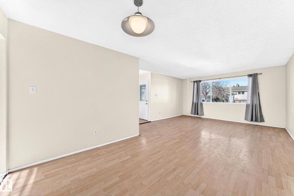 Dining room - 9527 139 Av Nw, Edmonton, AB T5E5Z7 Photo 2