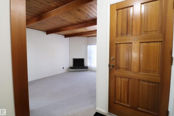 Primary Bedroom - 9527 151 Av Nw, Edmonton, AB T5E2R2 Photo 5