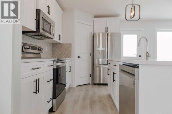 4pc Bathroom - 9528 114 Avenue, Clairmont, AB T8X0W8 Photo 5