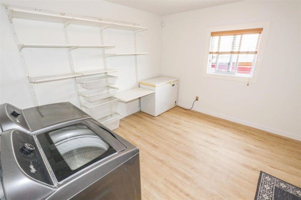 Eat in kitchen - 953 William Avenue, Winnipeg, MB R3E0Z7 Photo 5