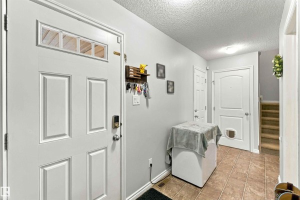 Kitchen - 9531 Simpson Co Nw, Edmonton, AB T6R0T8 Photo 3