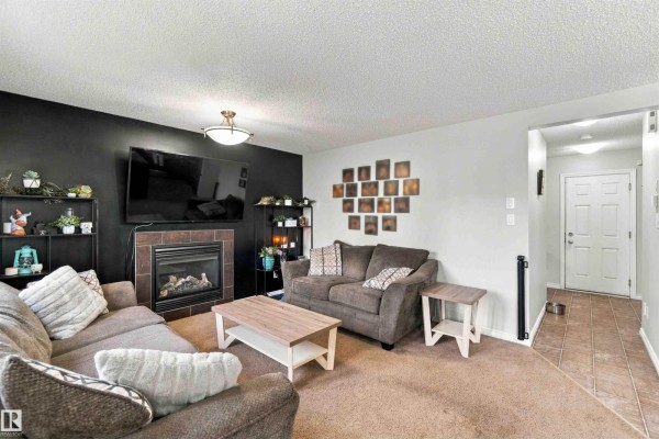 Primary Bedroom - 9531 Simpson Co Nw, Edmonton, AB T6R0T8 Photo 5