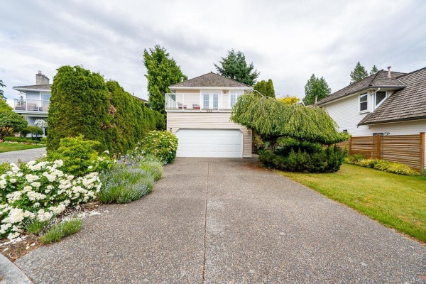 954 160b Street, Surrey, BC V4A9A7 Photo 3