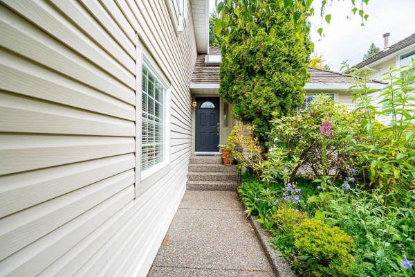 954 160b Street, Surrey, BC V4A9A7 Photo 4