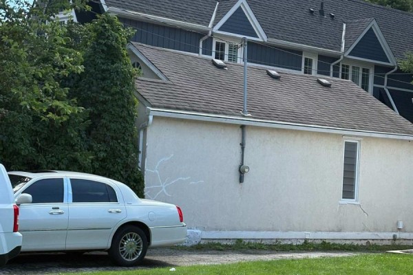 954 Beechwood Avenue, Mississauga, ON L5G4E2 Photo 2
