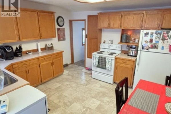 Bedroom - 954 Brown Street, Moose Jaw, SK S6H2Z2 Photo 3