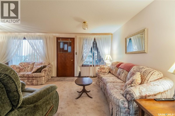 Bedroom - 954 Hochelaga Street W, Moose Jaw, SK S6H2H8 Photo 5